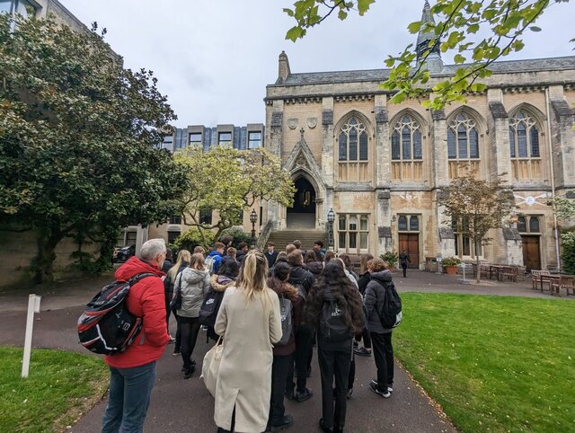 چالشهای تحصیل دانشجویان کم بضاعت