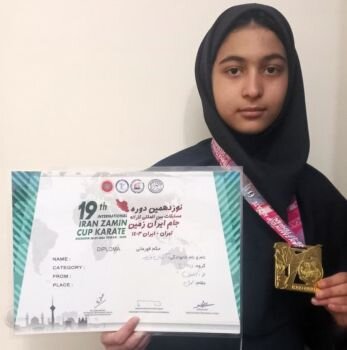 دانشآموز شاهینشهری، با مدال طلای کاراته جام ایرانزمین درخشان شد