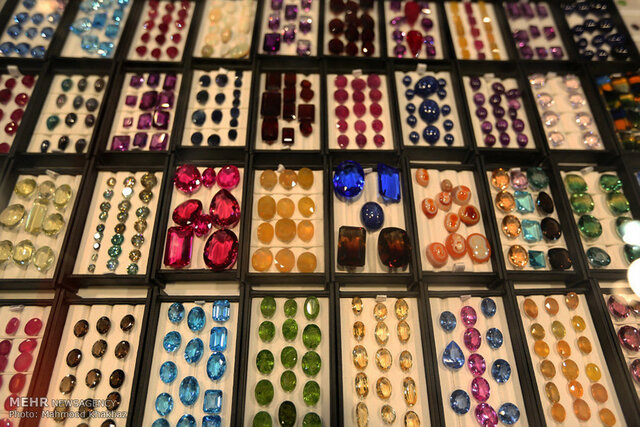 چالشها و فرصتهای صنعت گوهرسنگ در ایران/ نقش فناوریهای نوین در توسعه بازارهای جهانی