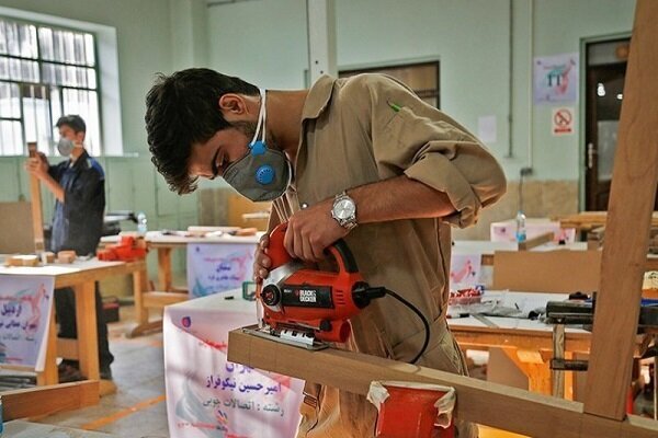 ارتقای مهارتهای کارگران با رویکرد علمیکاربردی