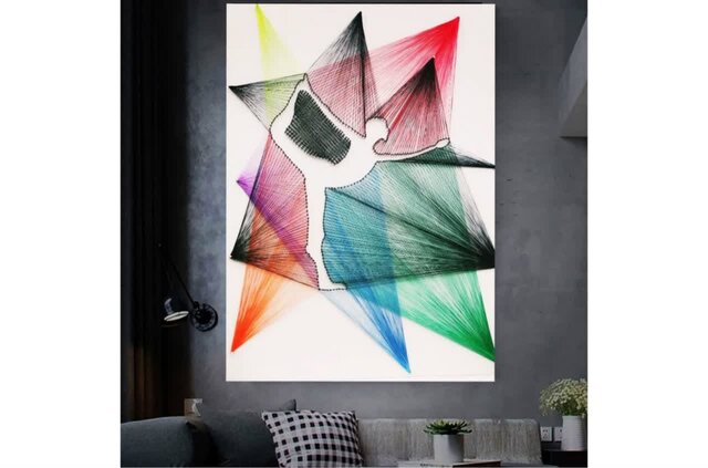 یک تابلوی میخ و نخ با هنرمندی عباس شیروی وقتی هنر «ارتش میخ» از عشق به جزئیات میگوید