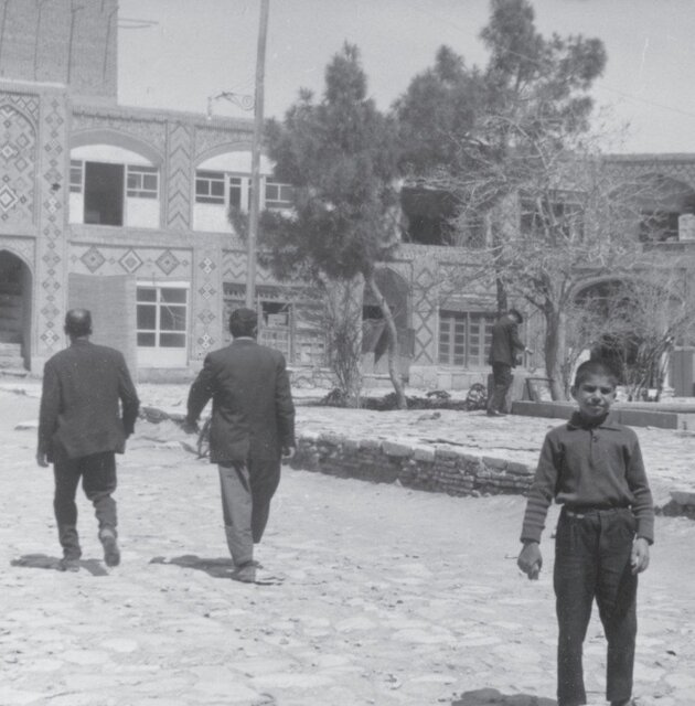 تماشای ایران دهه ۴۰ با لوبیتلِ مسافری از اصفهان