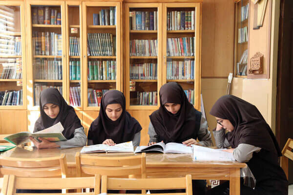 دهه هشتادیها و بیم و امیدهای زبان و ادبیات فارسی