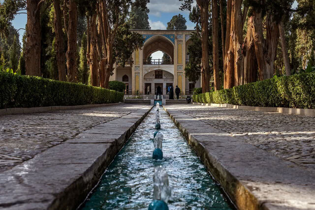 پایان عملیات مرمت باغ جهانی فین کاشان