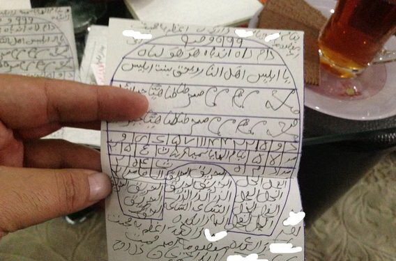 میخی در دل خاک؛ روایتی از ایمان، ترس و بازار گرم خرافه در اصفهان