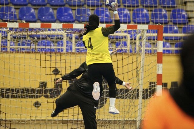 شهرآورد هندبال زنان اصفهان در نقطه اوج/ سپاهان بدون شکست مقابل نامی‌نویِ جاه‌طلب