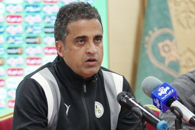 سرمربی ذوب‌آهن: ‌جنگ بزرگ ۱۲ هفته‌ای پیش‌رو داریم/ باید ذوب‌آهن را به رتبه تک‌رقمی برسانیم