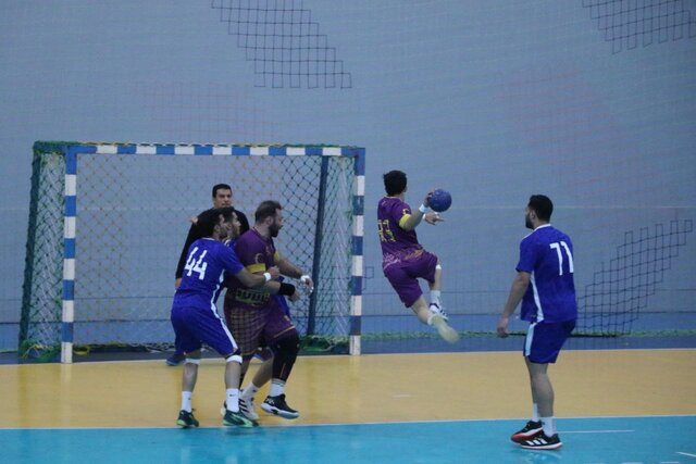 بازیکن تیم هندبال فرازبام: بدون هماهنگی و آمادگی مناسب وارد لیگ شدیم