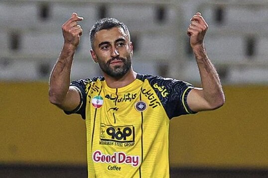 پاسخ کاوه رضایی به منتقدان: پول شمردن روی چمن نقش‌جهان