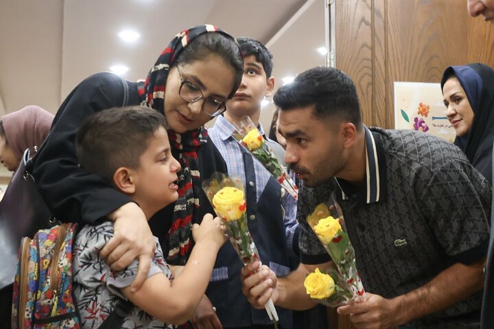 اقدام خیرخواهانه طلایی‌پوشان در روز اول مهر / ستارگان باشگاه سپاهان در کنار کودکان اوتیسم