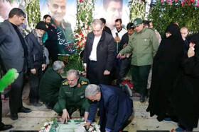 ادای احترام جانشین فرمانده کل سپاه ‌به مقام شهید سپهبد حاج قاسم سلیمانی