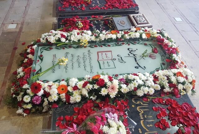 رونمایی از سنگ جدید مزار شهید سلیمانی