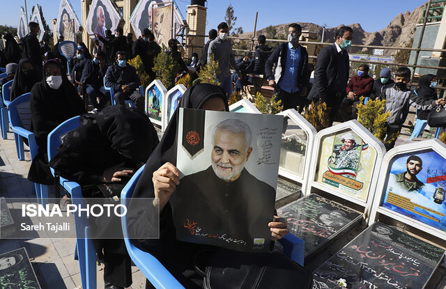 مراسم نواختن زنگ مقاومت در گلزار شهدا کرمان