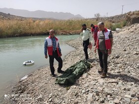 تلاش ۲ ساعته نجاتگران هلال احمر برای خروج پیکر بی جان جوان ۲۱ ساله از رودخانه هلیل