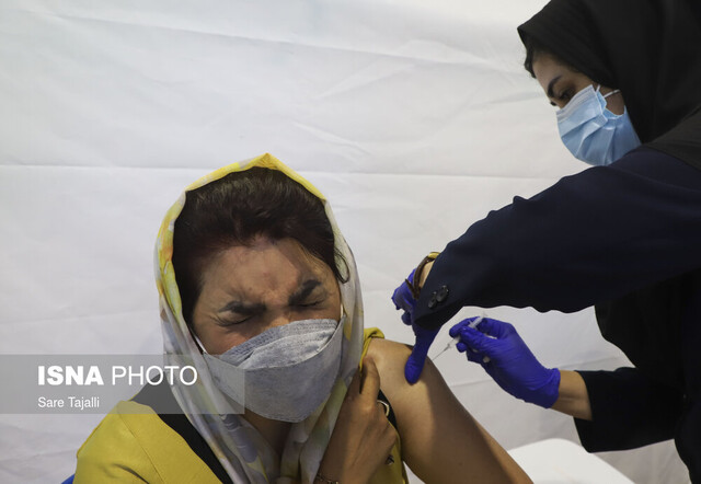 واکسیناسیون افراد ۶۰ سال به بالا و دانشجویان دانشگاه علوم پزشکی - کرمان