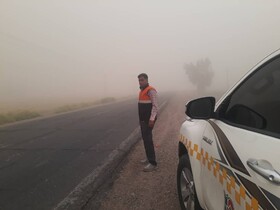 تهدید ۲۱۰ کیلومتر از جاده های جنوب کرمان توسط شن های روان/ کاهش دید افقی در روز جاری