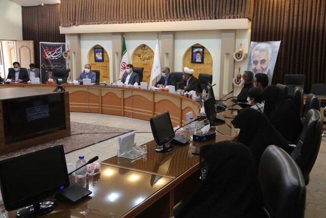 دیدار خانواده کارکنان برق جان باخته در سیل گلباف با استاندار کرمان