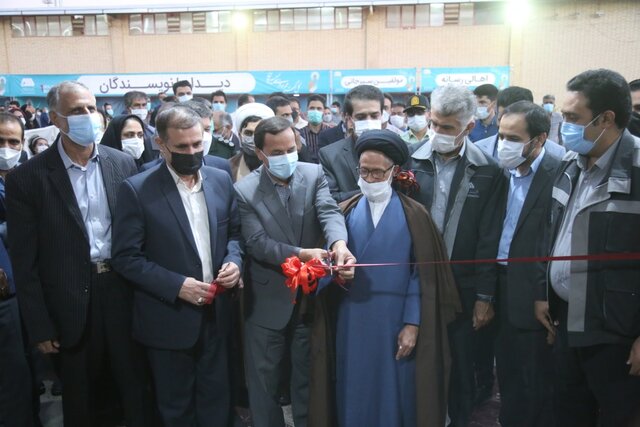 اولین نمایشگاه کتاب گل‌گهر در سیرجان افتتاح شد