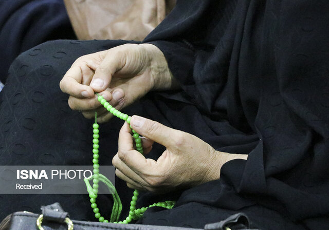 عزای مادر پهلو شکسته در منزل شهید سلیمانی