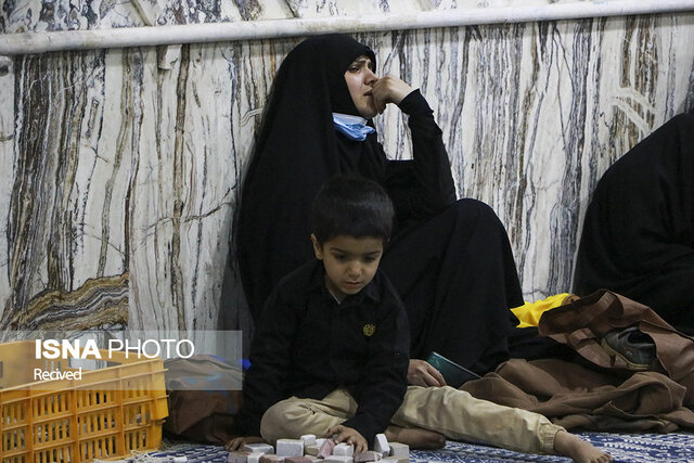 عزای مادر پهلو شکسته در منزل شهید سلیمانی