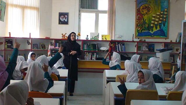 عکس تزئینی است ستاد ملی کرونا در حال تصمیم گیری برای واکسیناسیون دانش آموزان زیر ۱۲ سال است