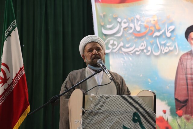 حمایت دشمنان خود گواهی بر انحراف و حرکت در مسیر نادرست است