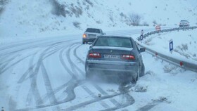 امداد رسانی به ۵۷ خودروی گرفتار در برف