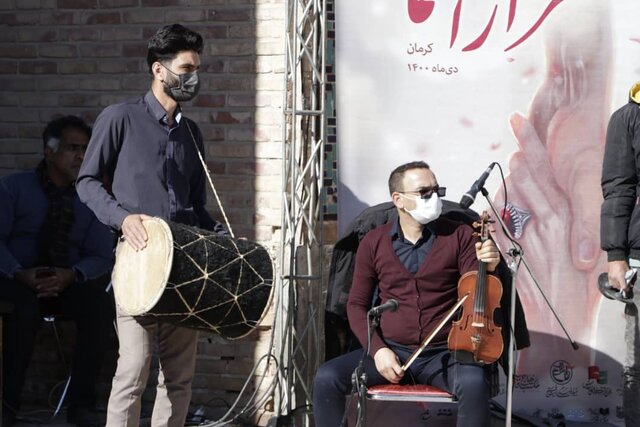 استقبال پرشکوه مردم از نخستین اجرای جشنواره تئاتر سردار آسمانی