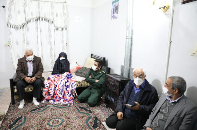 دیدار نماینده مردم کرمان و راور با خانواده شهدا