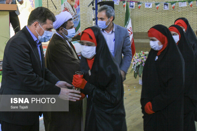 مراسم نواختن زنگ انقلاب همزمان با  آغاز دهه فجر انقلاب اسلامی-کرمان