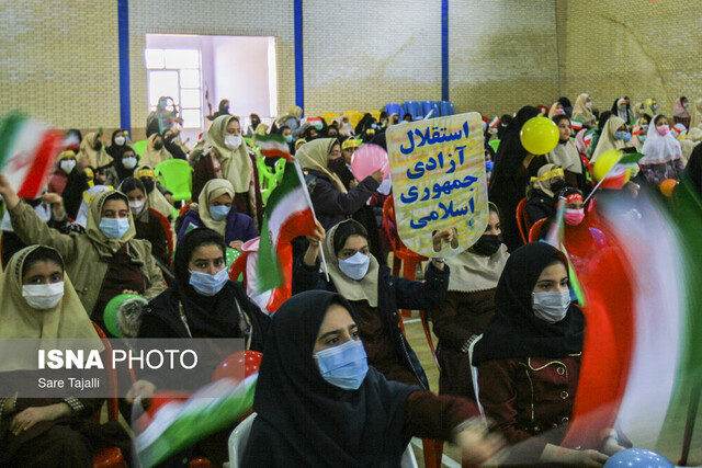 مراسم نواختن زنگ انقلاب همزمان با  آغاز دهه فجر انقلاب اسلامی-کرمان