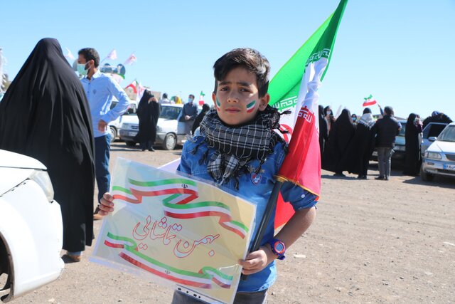 مردم رفسنجان با رژه خودرویی سالروز پیروزی انقلاب اسلامی را گرامی داشتند