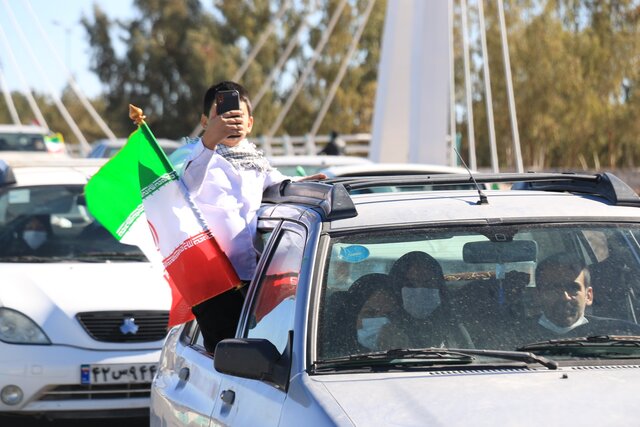 مردم رفسنجان با رژه خودرویی سالروز پیروزی انقلاب اسلامی را گرامی داشتند