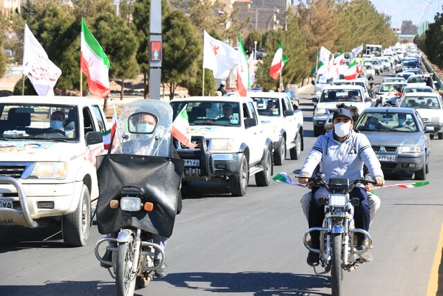 مردم رفسنجان با رژه خودرویی سالروز پیروزی انقلاب اسلامی را گرامی داشتند