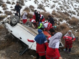 امدادرسانی به 8 حادثه دیده در واژگونی خودروی ساینا/ یک کودک جان باخت