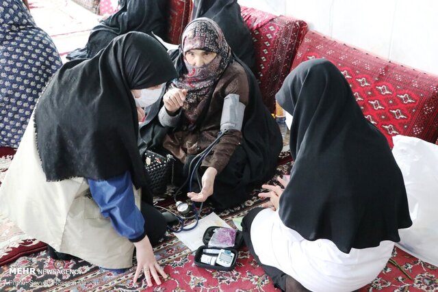 عکس تزیینی است. ویزیت رایگان بیش از ۲۵۰ نفر در مناطق محروم نرماشیر