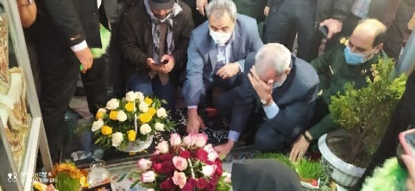 ادای احترام وزیر آموزش و پرورش به مقام شامخ شهید سلیمانی ادای احترام وزیر آموزش و پرورش به مقام شامخ شهید سلیمانی