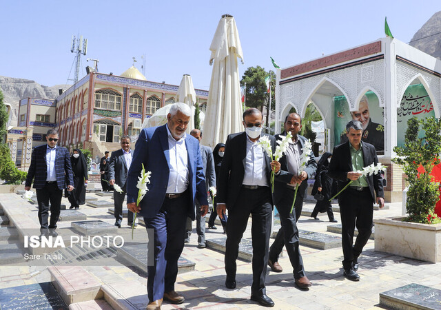 حضور معاون فرهنگی جهاد دانشگاهی کشوربر مزار سردار دل‌ها