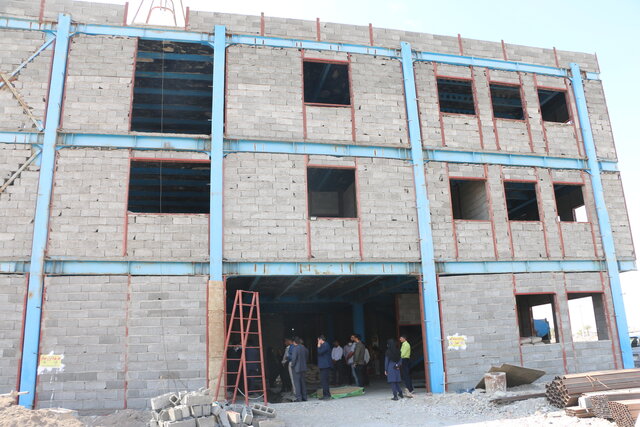 بازدید رئیس سازمان مدیریت و برنامهریزی استان از برخی طرحهای صنعتی جنوب کرمان