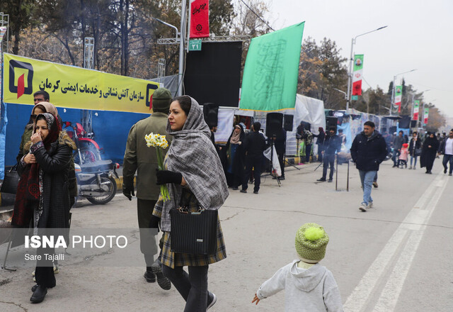 گلزار شهدای کرمان میزبان زائران حاج قاسم گلزار شهدای کرمان میزبان زائران حاج قاسم