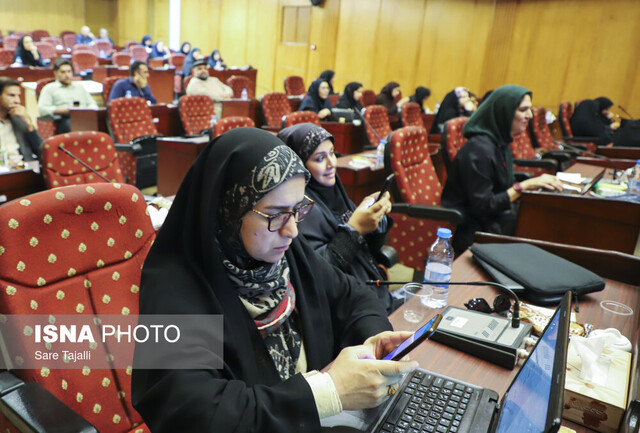 نشست خبری استاندار کرمان به مناسبت هفته دولت