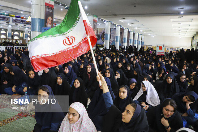 اجتماع بزرگ دانش آموزی "دختران کرمانی در ملک سلیمانی"