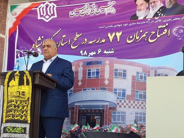 تا ساخت آخرین واحد در کنار زلزله‌زدگان هستیم