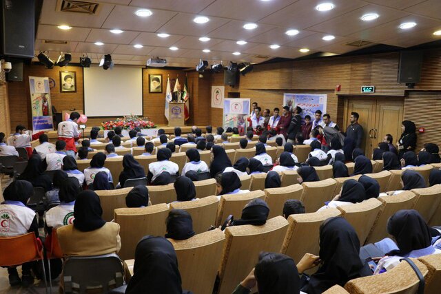 تجلیل از جوانان فعال در امدادرسانی به زلزله‌زدگان کرمانشاه