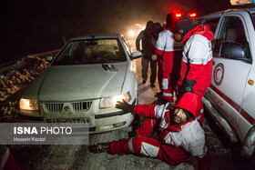 امدادرسانی به 176 خودرو گرفتار در برف در محورهای استان کرمانشاه