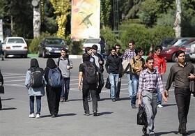 دانشجویان کرمانشاه مطالباتشان را به گوش کاندیداها می‌رسانند