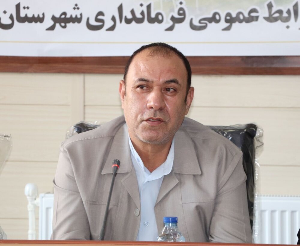 با مدیرانی که با فکر جایگاه در دولت آینده کار مردم را معطل میکنند، برخورد میشود