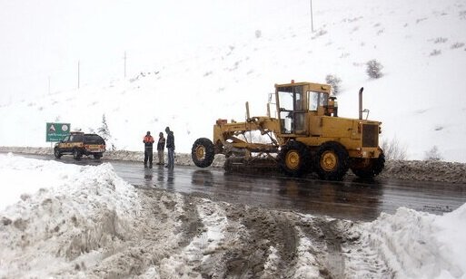 برف‌روبی ۲۹۵۷ کیلومتر از جاده‌های کرمانشاه/ همه راه‌ها باز است