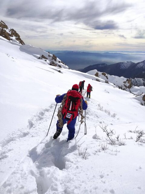 نجات ۴ کوهنورد گرفتار در ارتفاعات “پراو” کرمانشاه