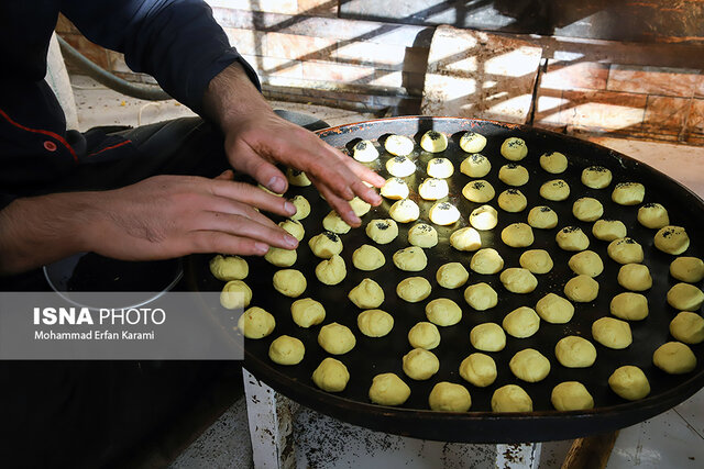 کارگاه‌های پخت نان برنجی در آستانه نوروز